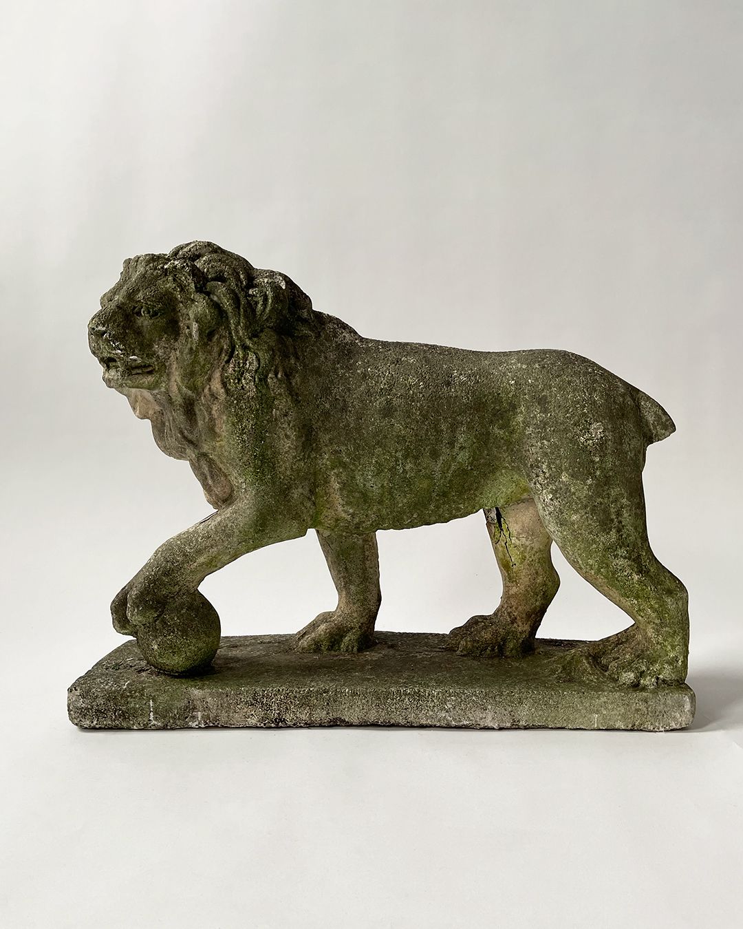 Estatua de piedra del león de los Medici, siglo XX