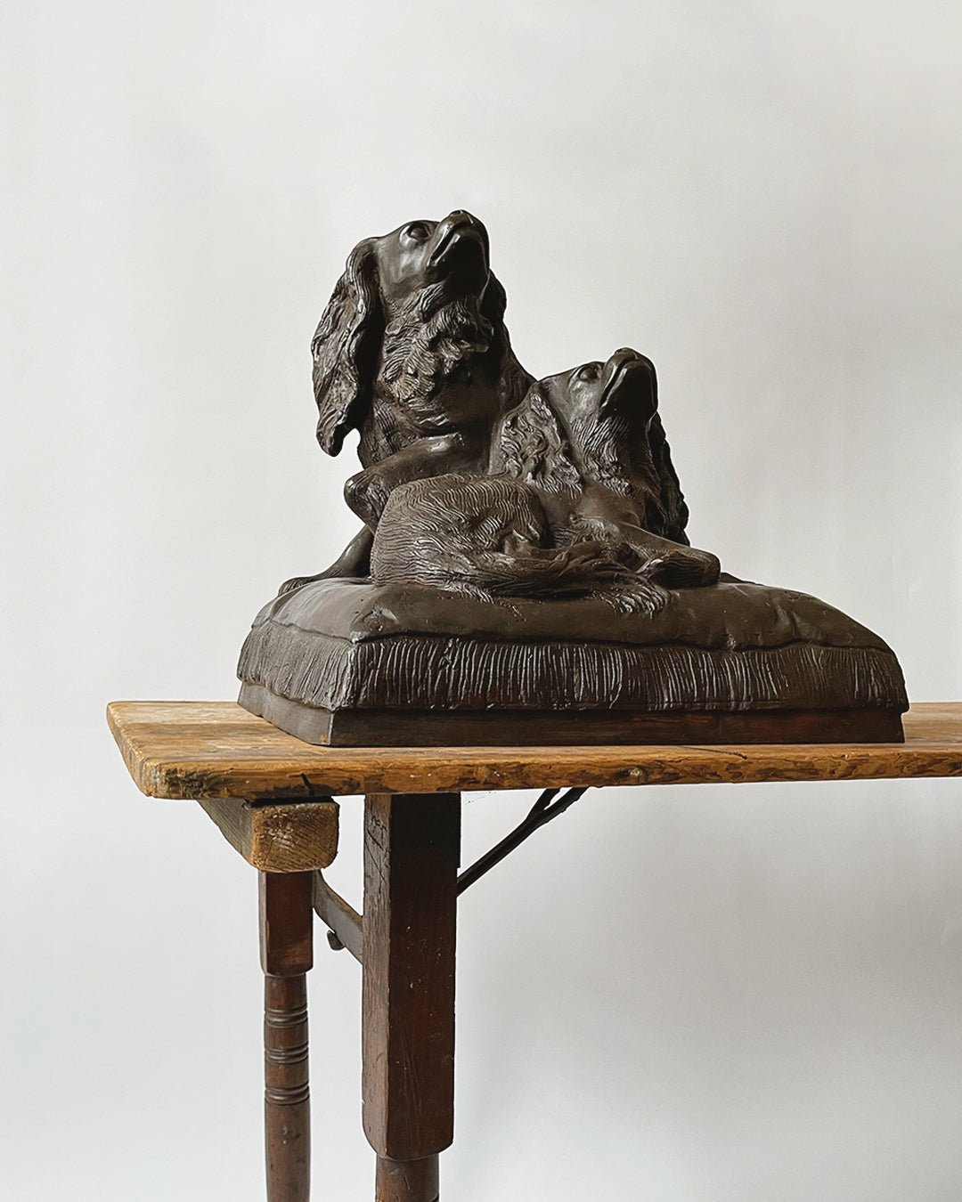Cavalier King Charles Spaniels Bronze - Room Four