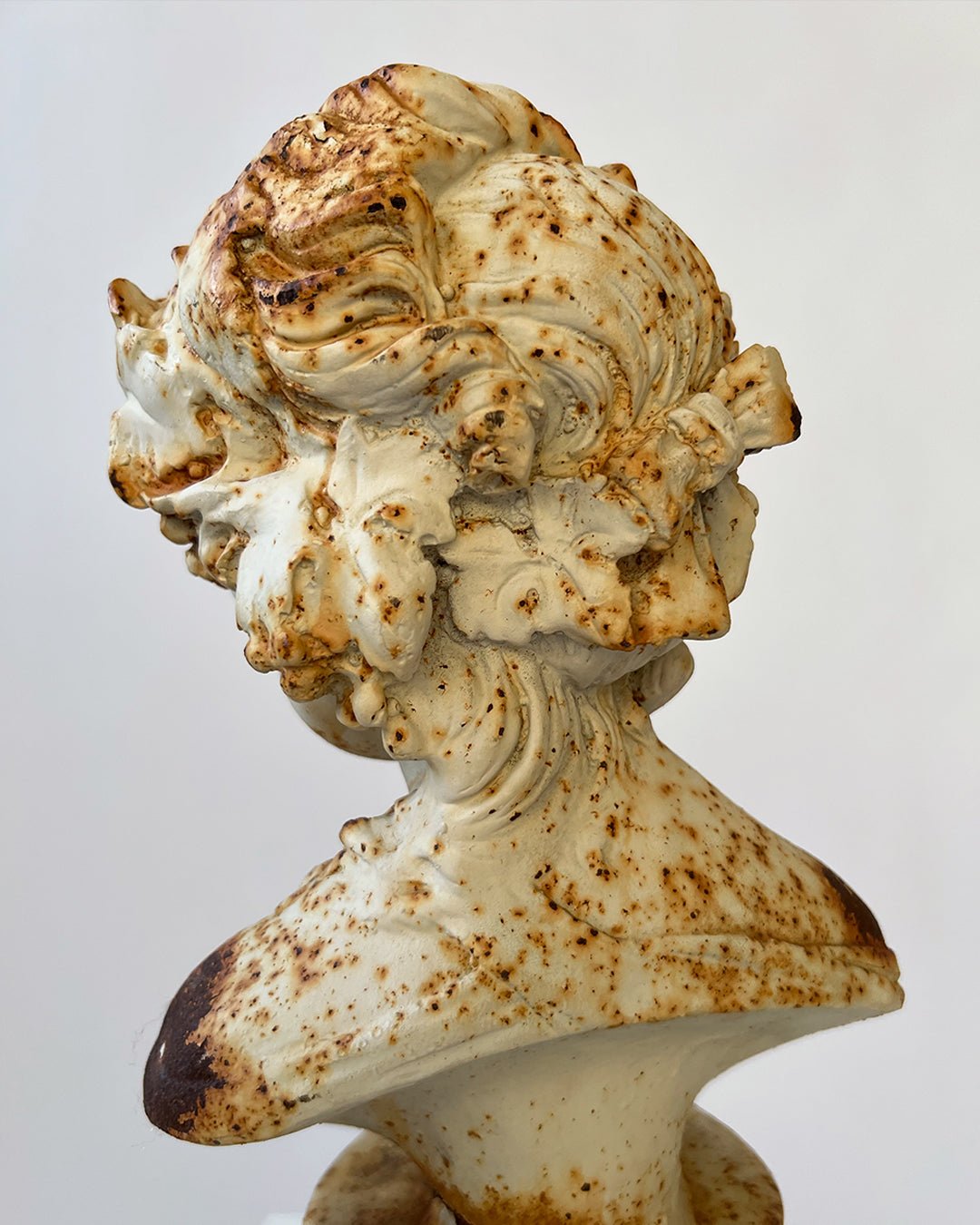 Garden Bust - La Jeune Fille - Room Four