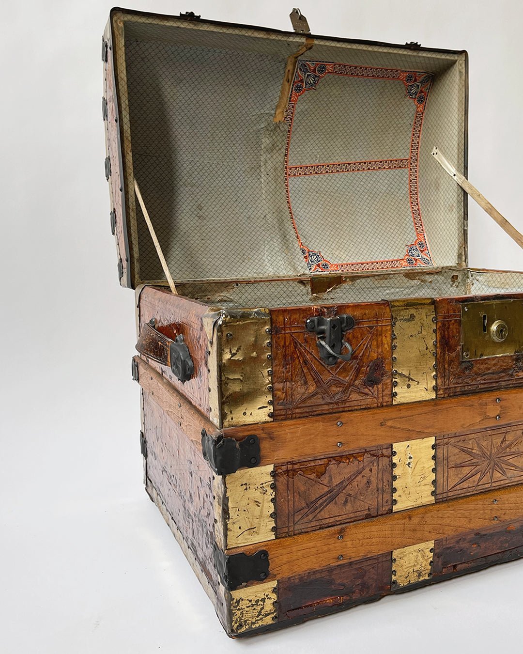 Saratoga Trunk - Antique - Room Four