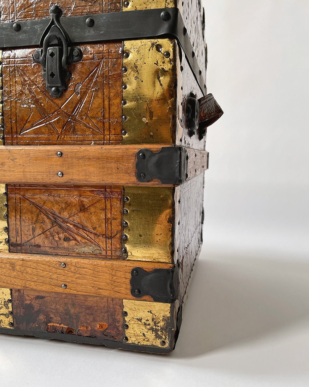 Saratoga Trunk - Antique - Room Four