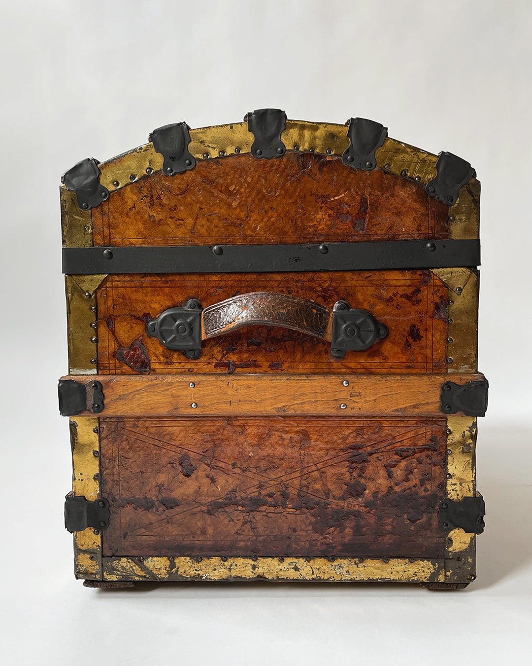 Saratoga Trunk - Antique - Room Four