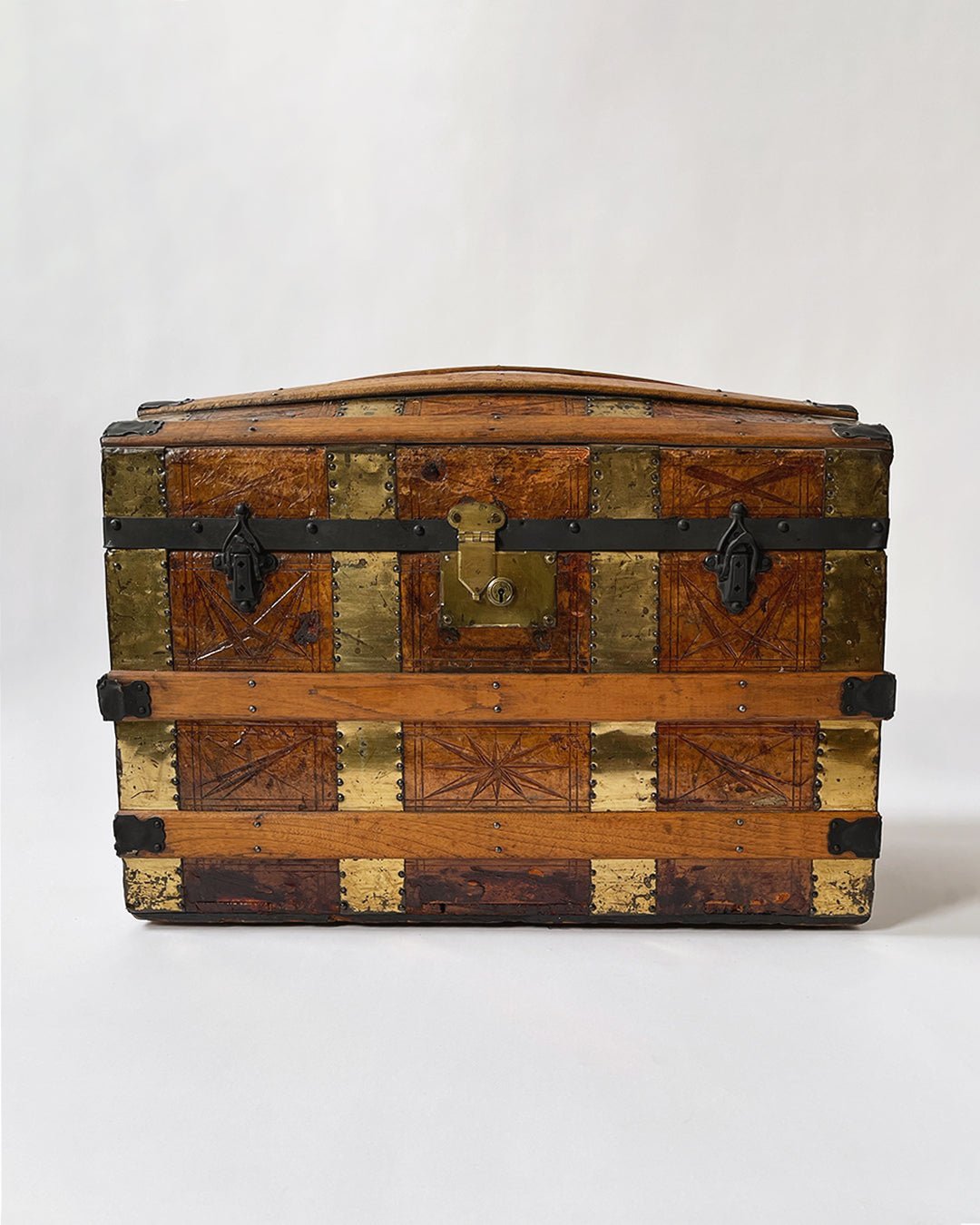 Saratoga Trunk - Antique - Room Four
