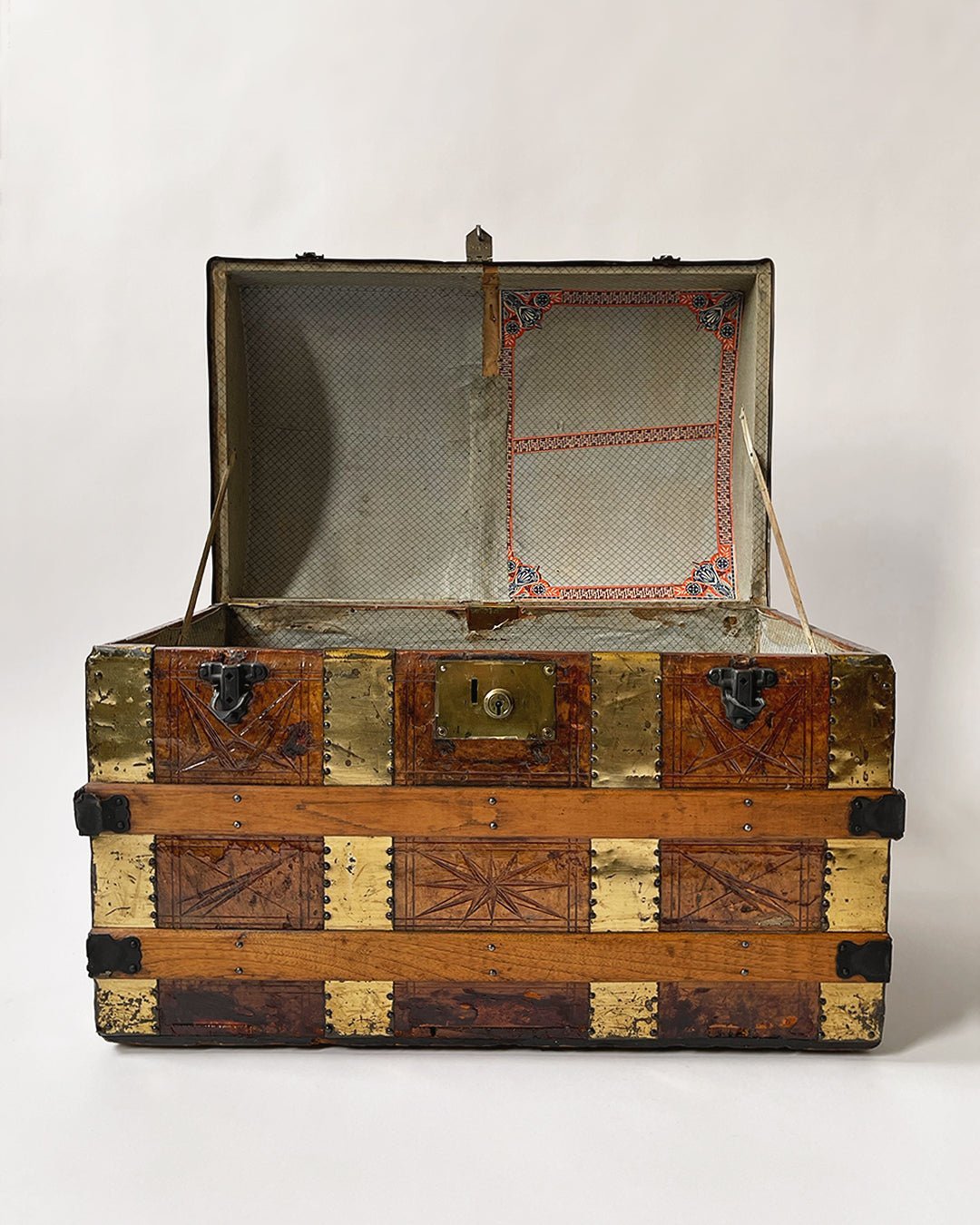 Saratoga Trunk - Antique - Room Four