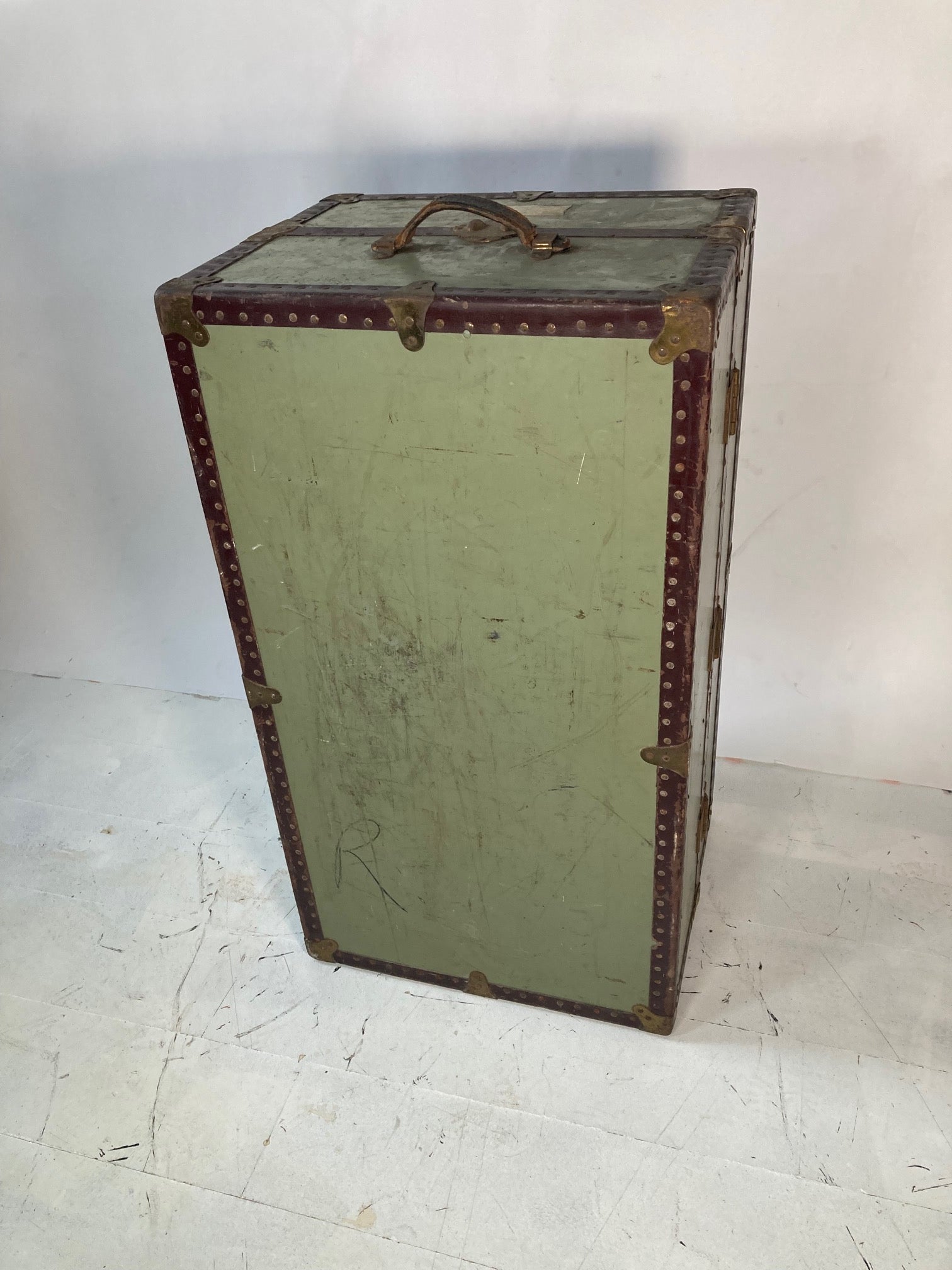 Steamer Travel Wardrobe Trunk - Room Four