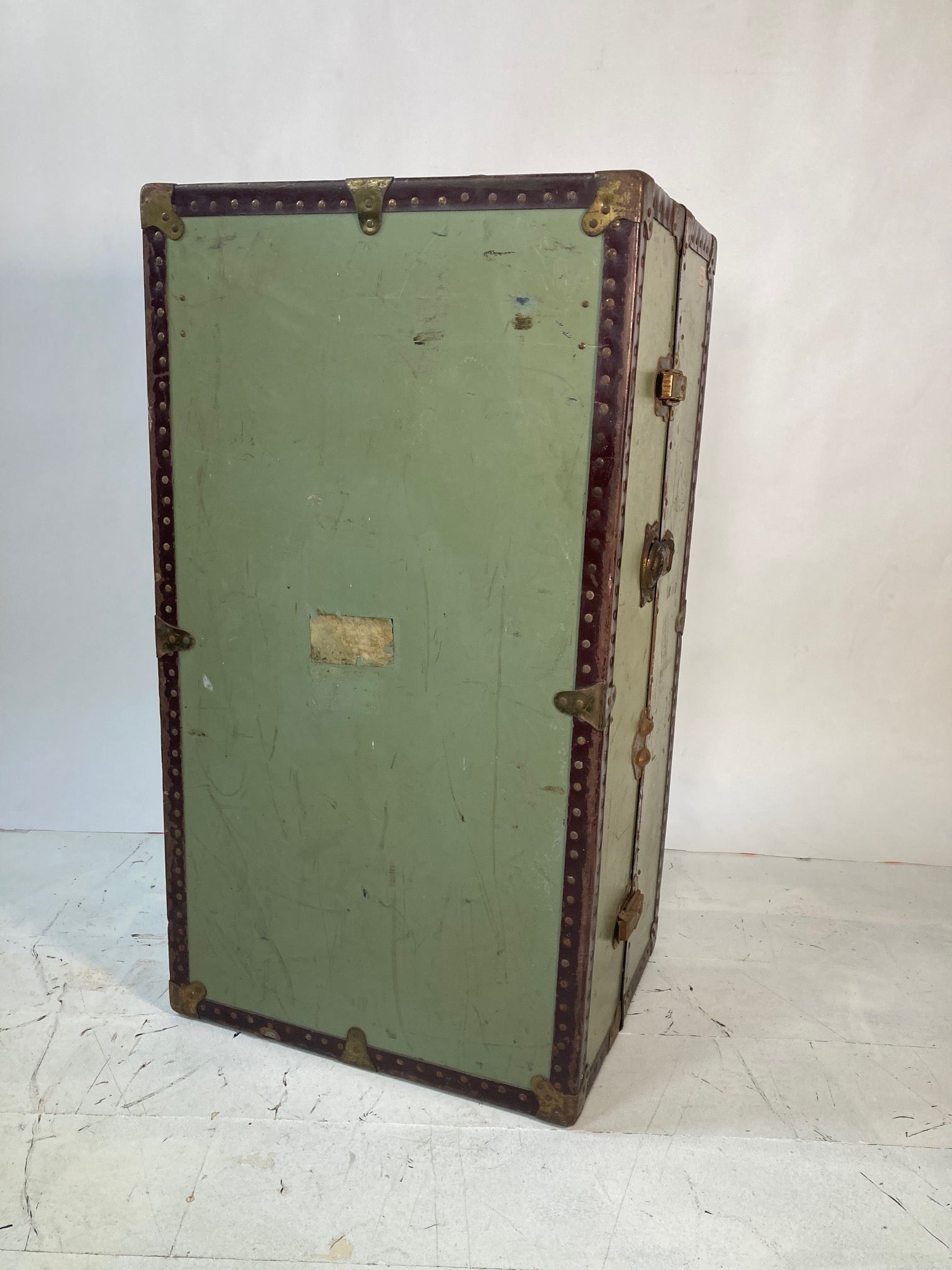 Steamer Travel Wardrobe Trunk - Room Four