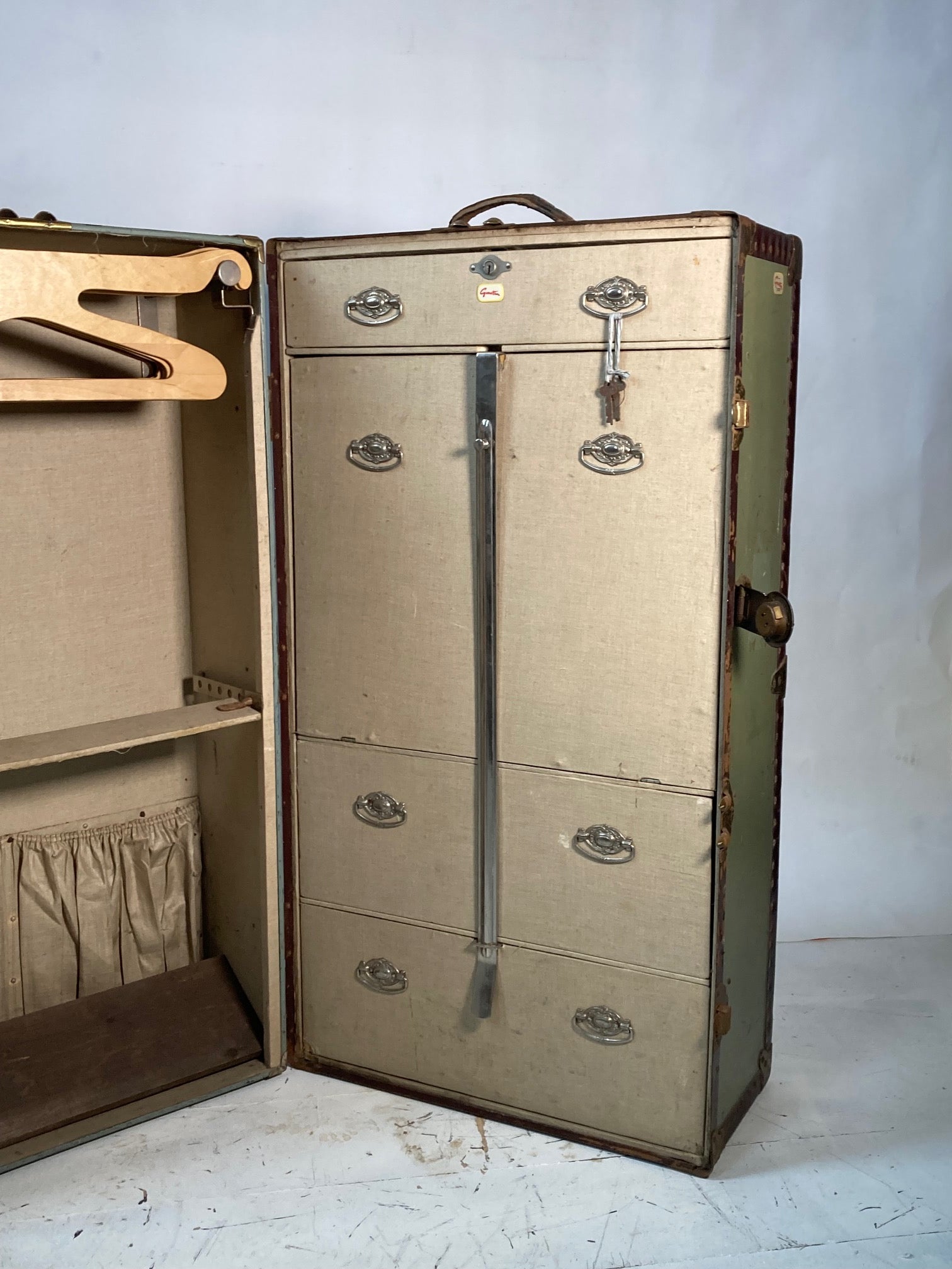 Steamer Travel Wardrobe Trunk - Room Four