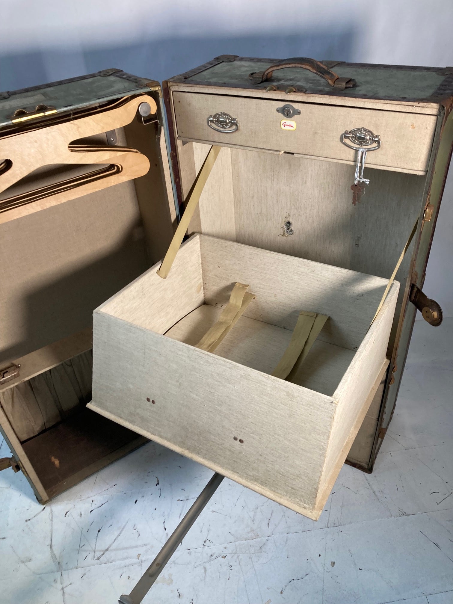 Steamer Travel Wardrobe Trunk - Room Four