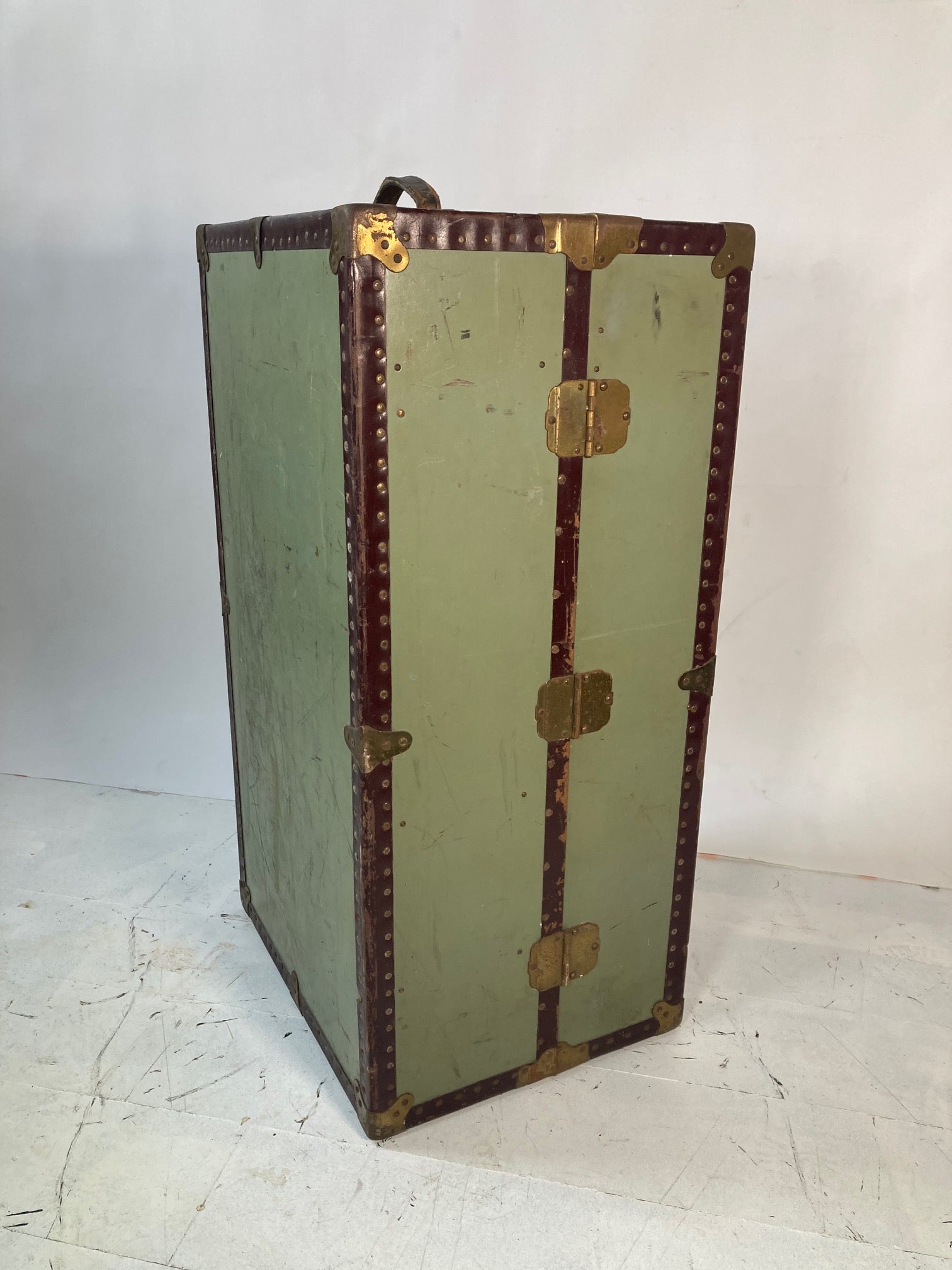 Steamer Travel Wardrobe Trunk - Room Four