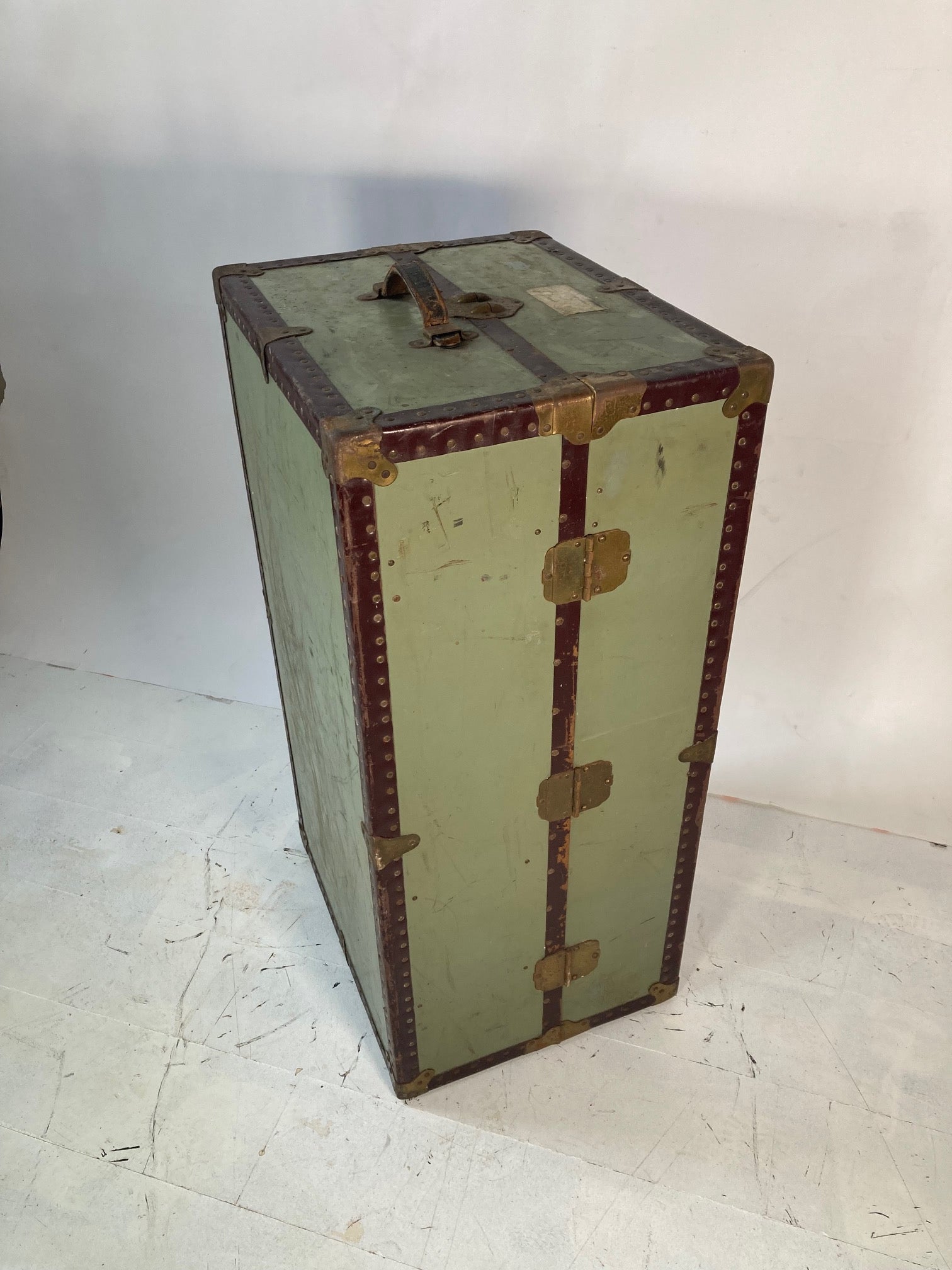 Steamer Travel Wardrobe Trunk - Room Four