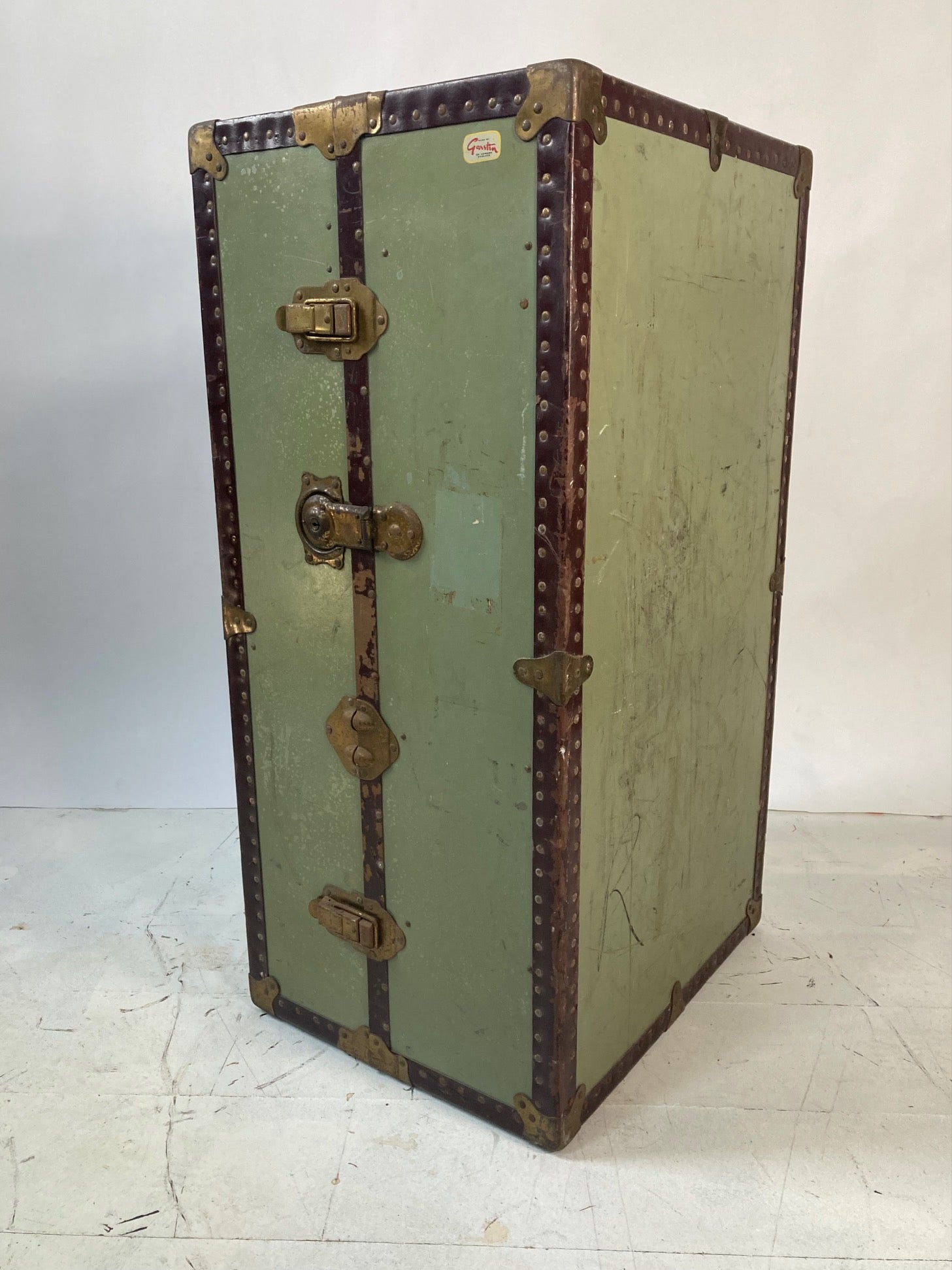 Steamer Travel Wardrobe Trunk - Room Four