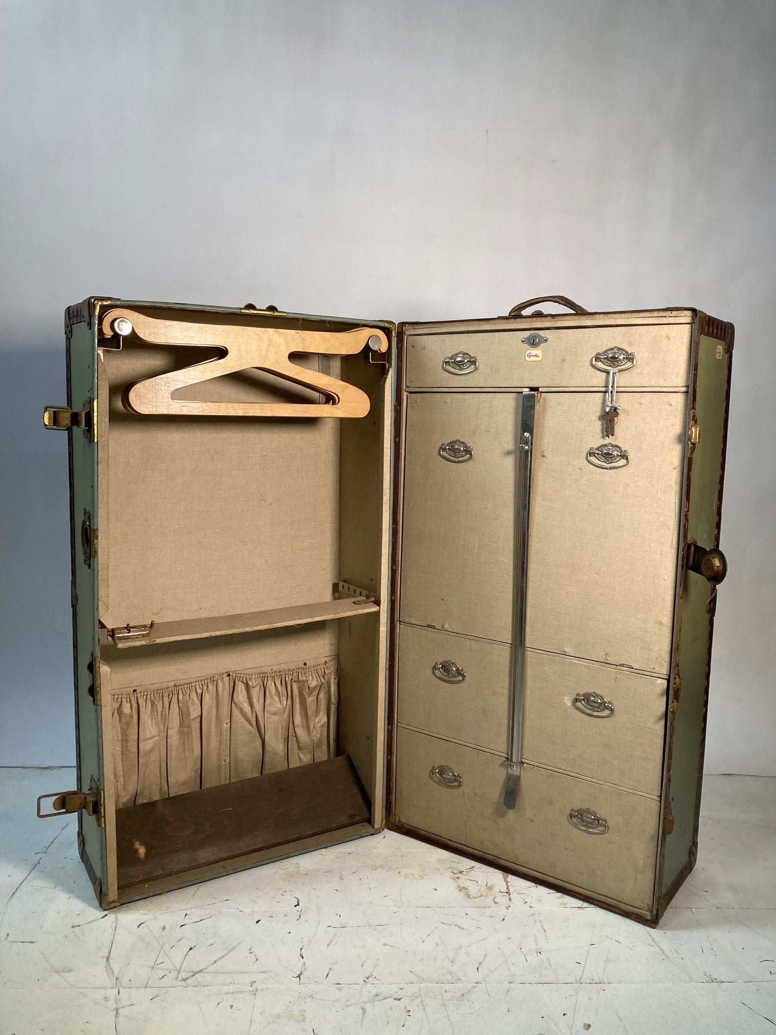 Steamer Travel Wardrobe Trunk - Room Four